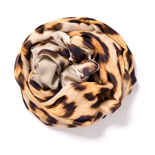 Light natural Pashmina <p>with digital printed silk chiffon (leopard) attached on one side of the scarf<br /></p>