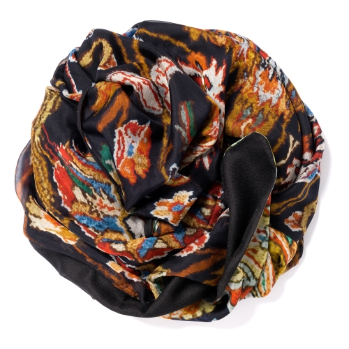 Black Pashmina  <p>with digital printed silk chiffon (old carpet) attached on one side of the scarf, size: 1x2m<br /></p>