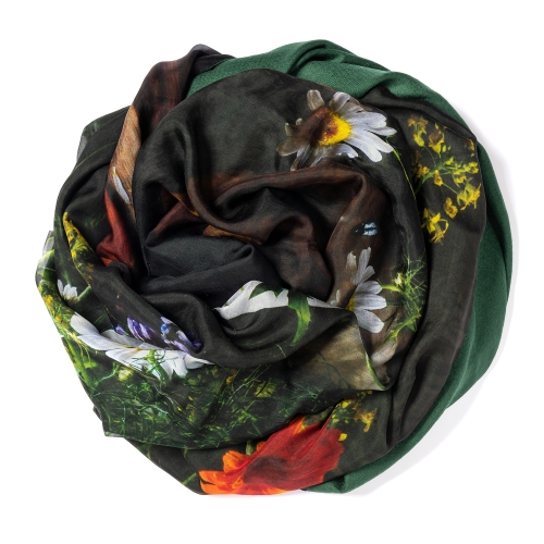 Dark green colored Pashmina <p>with digital printed silk chiffon (still life with daisies) attached on one side of the scarf, size: 1x2m<br /></p>