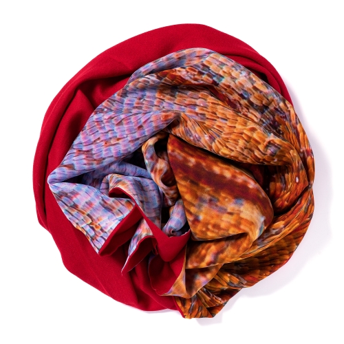 Dark red Pashmina  <p>with printed silk chiffon (butterfly wing) attached on one side of the scarf, size: 1x2m<br /></p>